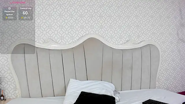 MarcelaCortes online show from April 7, 2026, 9:48 pm