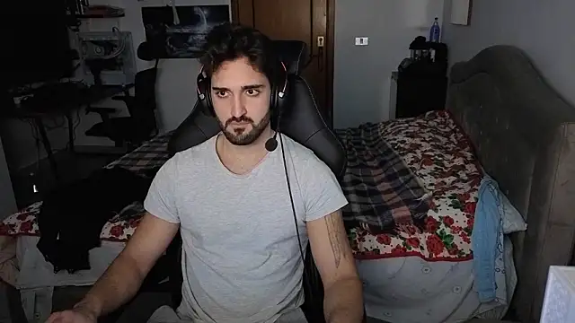 Al3xox02 online show from January 15, 2026, 8:56 pm