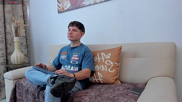 Leoo Miller online show from October 11, 2025, 8:29 pm