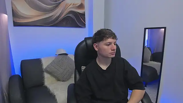 Snapshot of Leoo_Miller chatting on January 18, 2026, 4:05 am Leoo Miller online show from January 18, 2026, 4:05 am