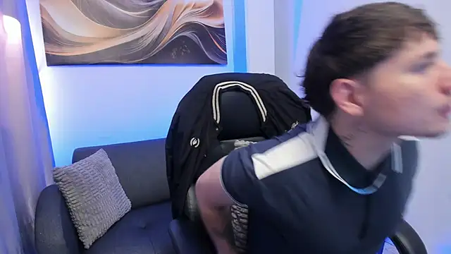 Snapshot of Leoo_Miller chatting on February 4, 2026, 4:29 am Leoo Miller online show from February 4, 2026, 4:29 am