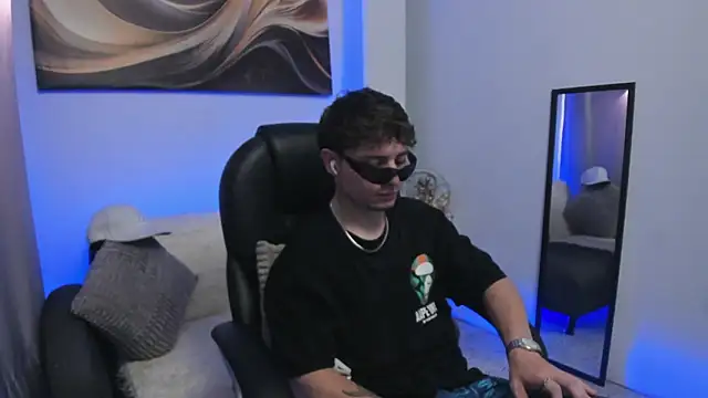 Snapshot of Leoo_Miller chatting on February 7, 2026, 4:49 am Leoo Miller online show from February 7, 2026, 4:49 am