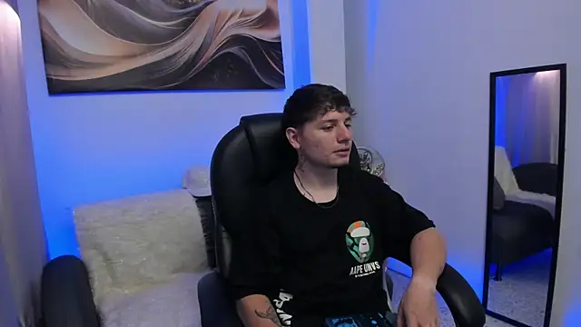 Snapshot of Leoo_Miller chatting on February 11, 2026, 4:06 am Leoo Miller online show from February 11, 2026, 4:06 am