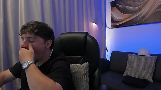 Snapshot of Leoo_Miller chatting on February 20, 2026, 6:26 am Leoo Miller online show from February 20, 2026, 6:26 am