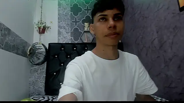 sexyboys cutex18 online show from March 13, 2026, 10:16 pm