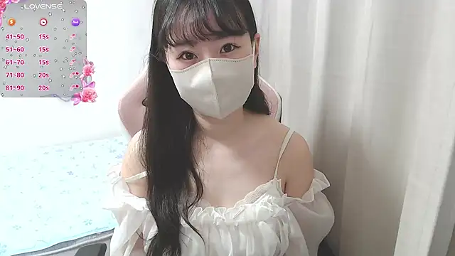 hinako08 online show from December 5, 2025, 1:36 am