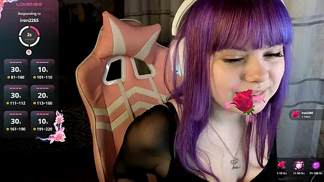 KristiBloom online show from April 13, 2026, 10:15 pm