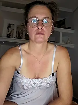 xcrazzycat online show from April 17, 2026, 8:45 pm