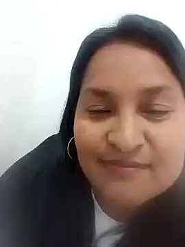 lucia00xx online show from October 20, 2025, 6:52 pm