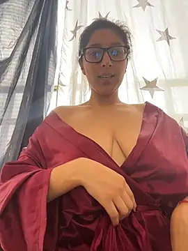 lunarodri online show from October 6, 2025, 7:11 pm