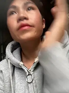 Snapshot of Mylinh- chatting on October 19, 2025, 12:00 am Mylinh- online show from October 19, 2025, 12:00 am