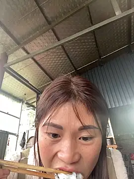 Snapshot of Mylinh- chatting on November 2, 2025, 4:48 am Mylinh- online show from November 2, 2025, 4:48 am