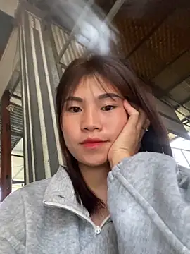 Snapshot of Mylinh- chatting on November 6, 2025, 11:59 pm Mylinh- online show from November 6, 2025, 11:59 pm