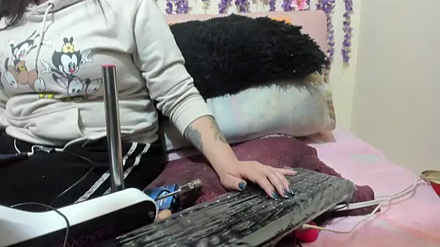 Lunabunnycreamy online show from January 15, 2026, 1:32 am