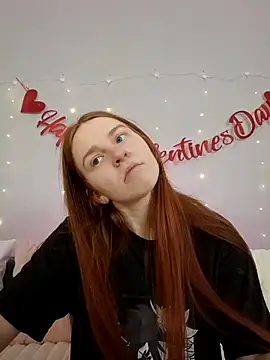 Evarey  online show from February 12, 2026, 6:08 am