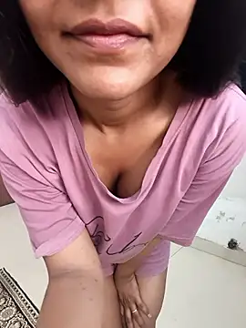 anshika0124 online show from January 19, 2026, 7:45 am