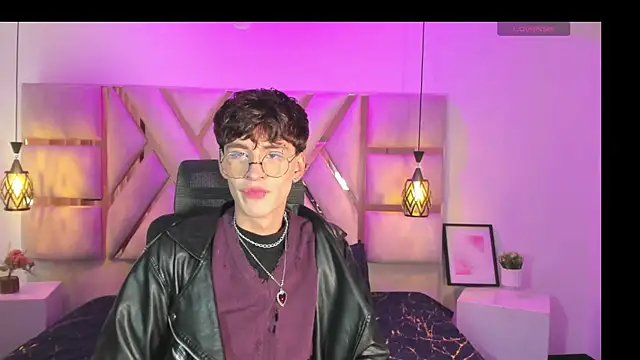 demianmoon online show from October 22, 2025, 12:05 pm
