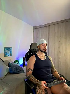 Dave-Max01 online show from November 11, 2025, 1:49 am