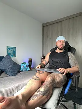 Dave-Max01 online show from November 16, 2025, 2:22 pm