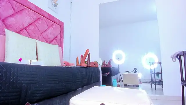 Bigasshott  online show from February 1, 2026, 7:12 pm