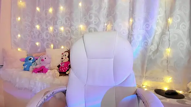 Lilith salvatoree online show from April 14, 2026, 2:28 am