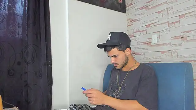 Snapshot of Master_King_Crazzy777 chatting on October 14, 2025, 8:31 pm Master King Crazzy777 online show from October 14, 2025, 8:31 pm