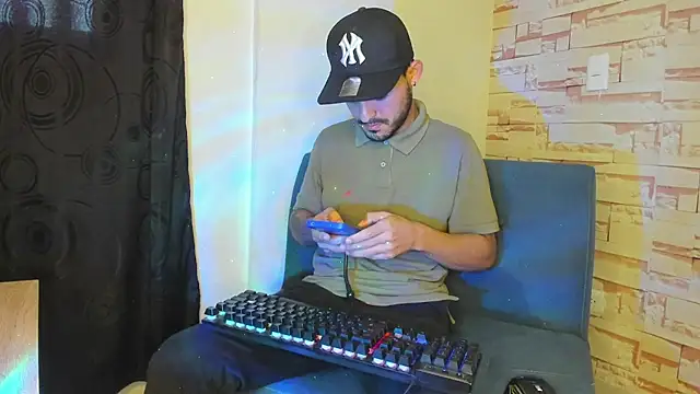 Snapshot of Master_King_Crazzy777 chatting on October 18, 2025, 7:14 pm Master King Crazzy777 online show from October 18, 2025, 7:14 pm