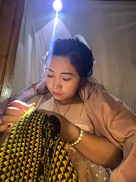 miemie-xx online show from November 22, 2025, 1:32 pm