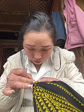 miemie-xx online show from December 17, 2025, 2:28 am