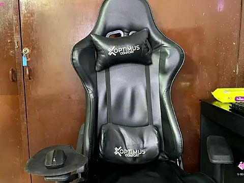 BigTitsGirl04 online show from February 3, 2026, 11:54 pm