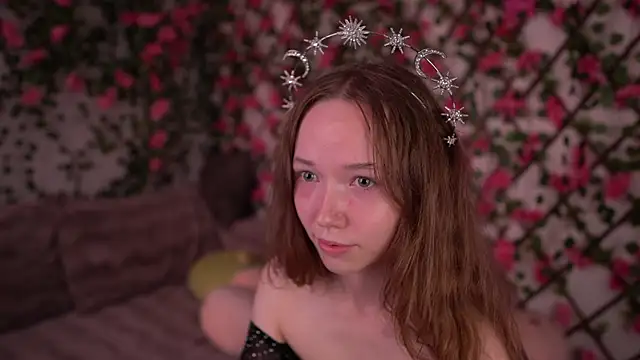 Petite Polly online show from November 28, 2025, 6:10 pm