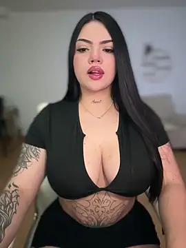dulcemarianh  online show from June 13, 2026, 3:26 am
