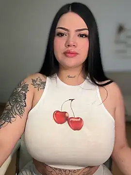 dulcemarianh  online show from June 18, 2026, 4:02 am