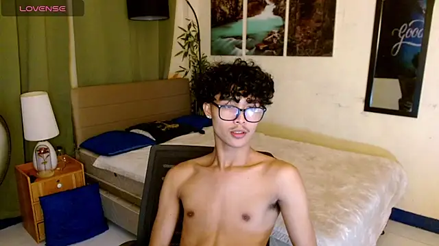 AsianCarl online show from October 28, 2025, 1:25 pm