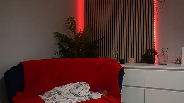 TinyVixen  online show from October 20, 2025, 4:02 am