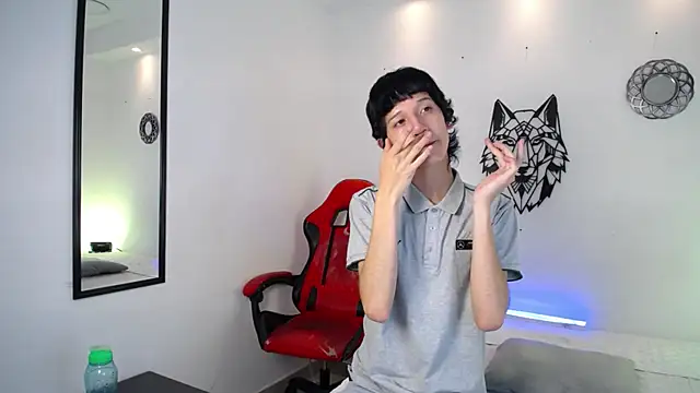 Emo Boy  online show from December 14, 2025, 12:32 pm