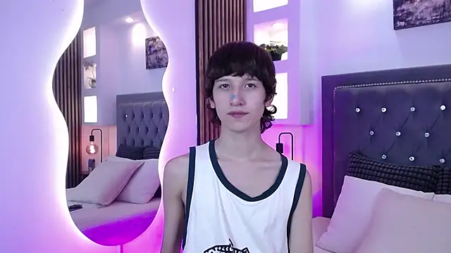 Emo Boy  online show from April 2, 2026, 8:28 pm