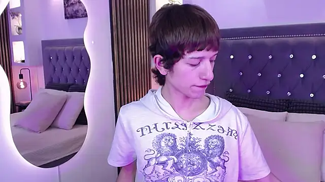 Emo Boy  online show from May 10, 2026, 8:36 pm