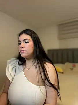 Snapshot of Isabella_LaRue chatting on February 16, 2026, 7:43 pm Isabella LaRue online show from February 16, 2026, 7:43 pm