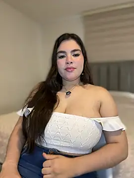 Isabella LaRue online show from April 15, 2026, 1:40 pm