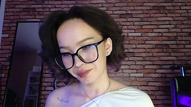 Snapshot of saya_li1 chatting on October 21, 2025, 9:04 pm saya li1 online show from October 21, 2025, 9:04 pm