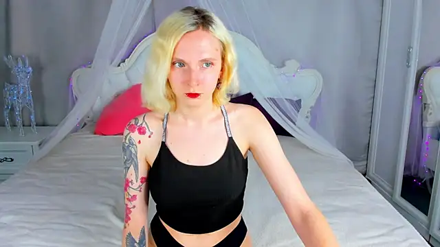 LikiLips online show from April 10, 2026, 7:57 am