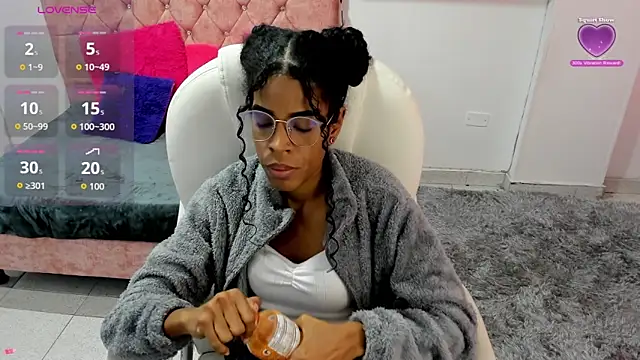 thianahorny online show from December 2, 2025, 12:43 pm