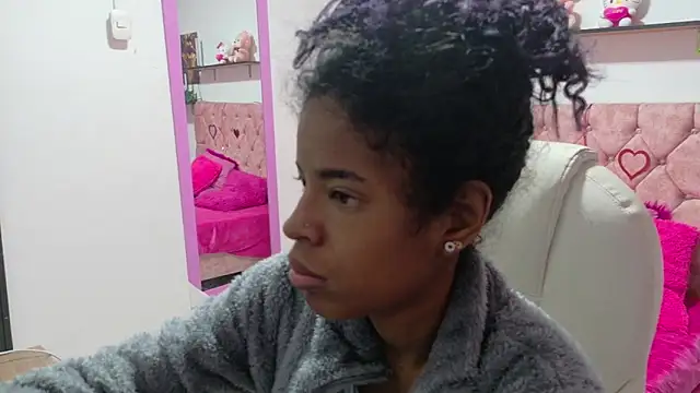 thianahorny online show from April 6, 2026, 1:01 pm