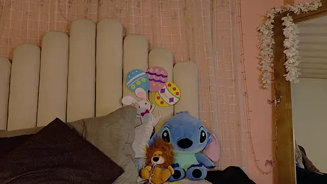 SweetRenata  online show from April 24, 2026, 11:23 am