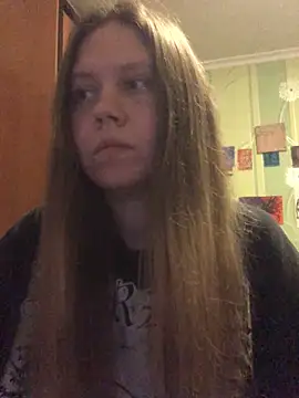 Snapshot of LunaVirelle chatting on April 14, 2026, 8:04 pm LunaVirelle online show from April 14, 2026, 8:04 pm