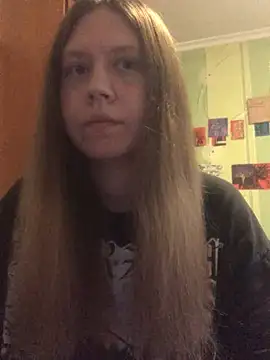 Snapshot of LunaVirelle chatting on April 18, 2026, 4:44 pm LunaVirelle online show from April 18, 2026, 4:44 pm