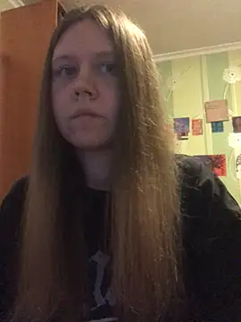 Snapshot of LunaVirelle chatting on April 19, 2026, 8:33 pm LunaVirelle online show from April 19, 2026, 8:33 pm