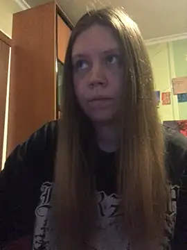 Snapshot of LunaVirelle chatting on April 28, 2026, 5:51 pm LunaVirelle online show from April 28, 2026, 5:51 pm