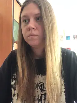 Snapshot of LunaVirelle chatting on May 28, 2026, 10:01 am LunaVirelle online show from May 28, 2026, 10:01 am